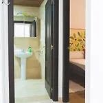 Centrico Apartamento En Calle Carreteria - Malaga